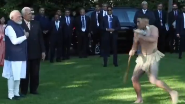 Yeni Zelandiyada Baş nazir Narendra Modini maori rəqsi ilə salamladılar - VİDEO