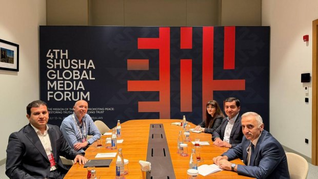 Hikmət Hacıyev "Tiktok" və "Linkedin" nümayəndələri ilə görüşdü &ndash; FOTO