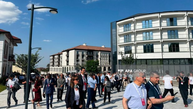 IV Şuşa Qlobal Media Forumunun iştirakçıları Xankəndidəki Zəfər parkında -FOTO