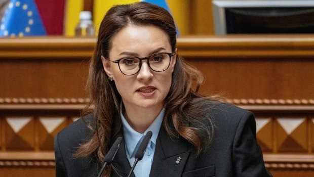 Ukraynanın Baş naziri Yuliya Sviridenko İSTEFA VERDİ