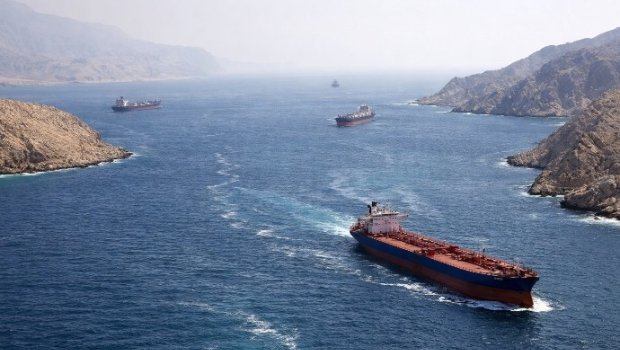 İran Hörmüz boğazında iki tankeri vurdu: Yaralılar arasında ukraynalılar da var