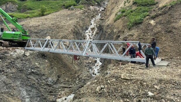 Qusarda selin dağıtdığı yollar bərpa olundu - İcra başçısı yeni körpünü istifadəyə verdi - FOTO