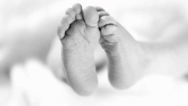 Şotlandiyada ana 3 aylıq körpəsini fenlə yandıraraq öldürüb