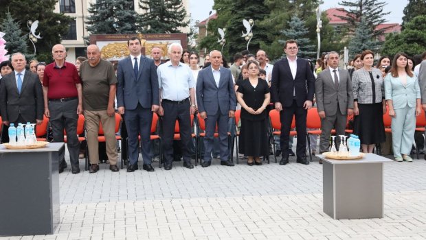Qusarda "Bəxt üzüyü" səhnələşdirildi: Teatr mövsümünün bağlanışından FOTOLAR
