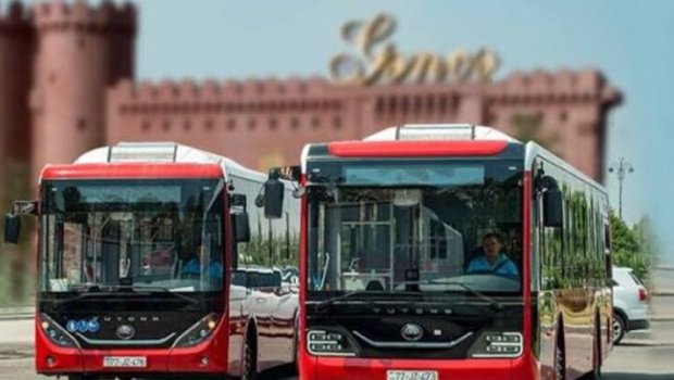 Gəncədə sərnişin "BakuBus"dan yıxılaraq xəsarət aldı
