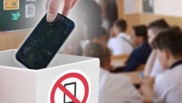 Çexiyada da məktəblərdə mobil telefon istifadəsi qadağan ediləcək