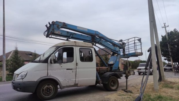 Xaçmazda "KamAZ"ın aşırtdığı dirəklər yoldan götürüldü - Kəndlərin işığı bərpa olundu - FOTO