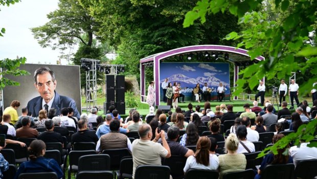 Şuşada Natəvanın evinin qarşısında musiqili kompozisiya - FOTO