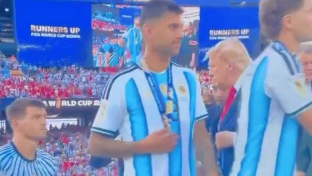 Argentina millisinin futbolçusu Trampın əlini sıxmadı &ndash; VİDEO