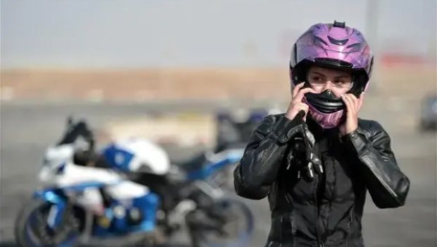 İranda qadınlar motosiklet sürə biləcəklər