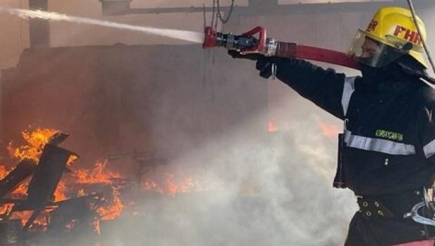 Zabratda təkər tullantıları yığılmış sahə YANIR