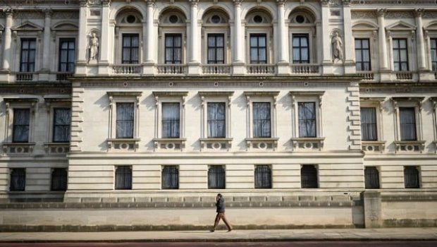 Britaniya diplomatlarını İrandan geri çağırdı