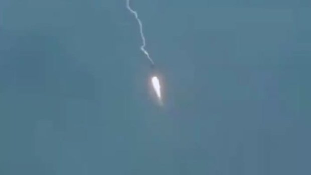 Çində İNANILMAZ HADİSƏ &ndash; Komsosa uçan raketi ildırım vurdu &ndash; ANBAAN VİDEO