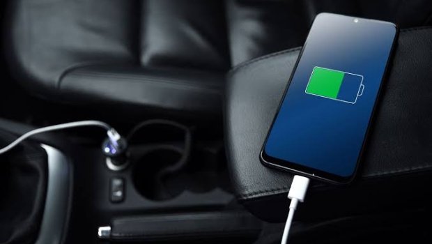 Smartfonu avtomobildə enerji ilə doldurmaq yanacaq sərfiyyatını artırır?