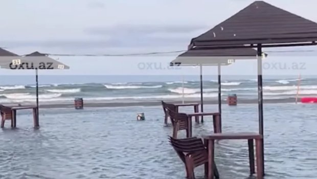 Çimərliklər su altında qaldı: Xəzər dənizinin səviyyəsi qalxdı? - VİDEO