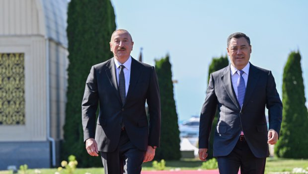 İlham Əliyevin Çolpon-Ata şəhərində rəsmi qarşılanma mərasimi oldu - FOTO