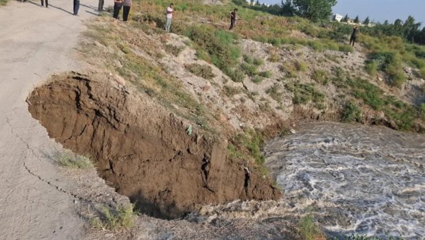 Göyçayda suvarma kanalı yarıldı &ndash; Ərazilər su altında qaldı &ndash; FOTO/VİDEO