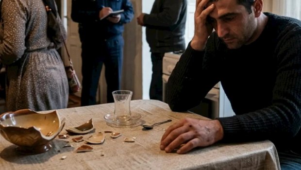 Arvadına meyvə qabı atan kişi 1500 manat CƏRİMƏLƏNDİ