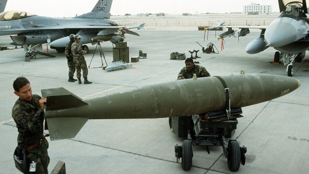 ABŞ İrana 900 kq-lıq bomba atdı &ndash; Bir ailə məhv oldu