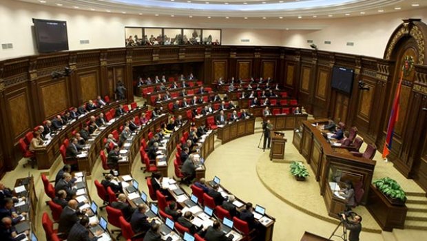 Azərbaycan əleyhinə sərt açıqlamalar verən Knyaz Həsənov Ermənistanda yeni parlamentə sədrlik edir - FOTO