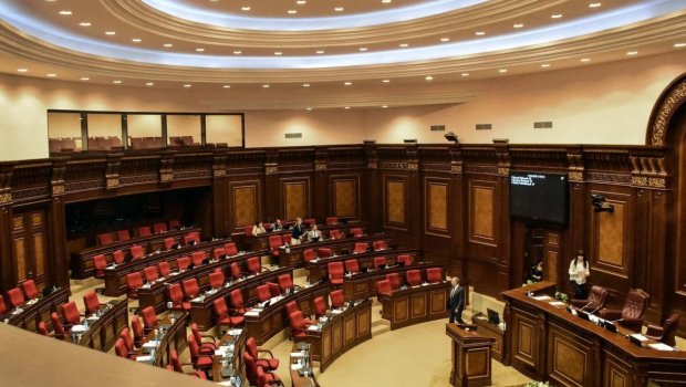 Ermənistan parlamentində müxalifət zalı tərk etdi - Spiker seçkisi sabaha qaldı