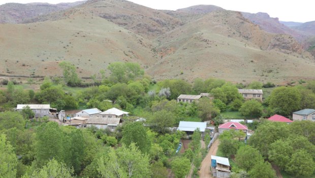 Evin həyətində qadın meyiti aşkar edildi
