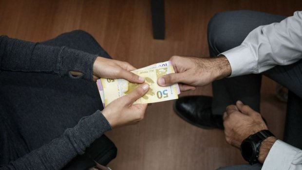 &ldquo;Övladlarınızı Tibb Universitetinə qəbul etdirəcəyəm&rdquo; deyərək 26 minlik dələduzluq etdi
