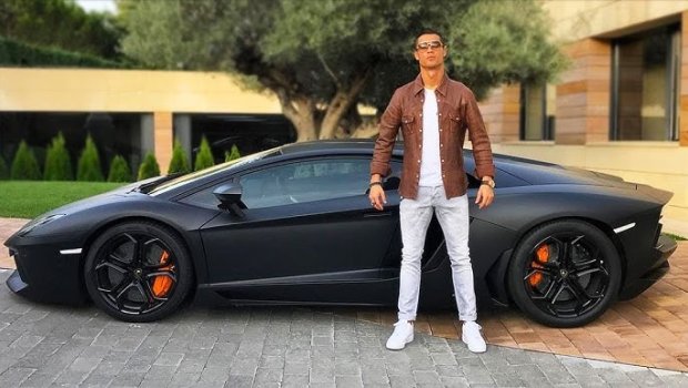 Ronaldo milyonlar dəyərində &ldquo;oyuncaq&rdquo;larını göstərdi - FOTO