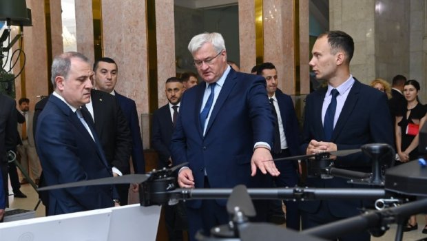 Ceyhun Bayramov Ukrayna istehsalı olan PUA-ların sərgisində - FOTO