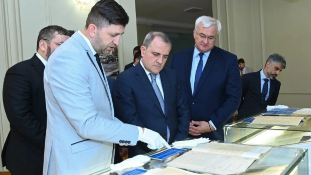 Ceyhun Bayramov Ukrayna XİN-də Azərbaycana dair arxiv sənədlərlə tanış oldu &ndash; FOTO