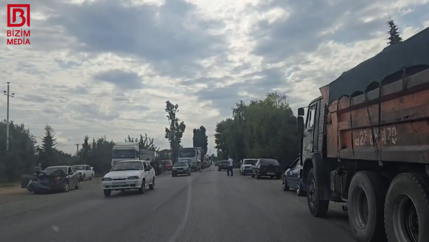 Xaçmaz-Quba yolunda ağır qəza: Yolda sıxlıq yarandı &ndash; VİDEO