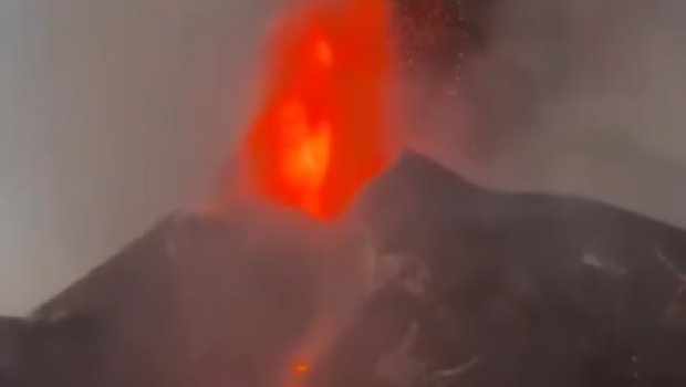 Etna vulkanı yenidən püskürdü - Uçuşlar dayandırıldı &ndash; VİDEO