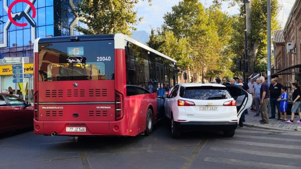 &ldquo;Baku Bus&rdquo; Gəncədə qəzaya düşdü &ndash; FOTO