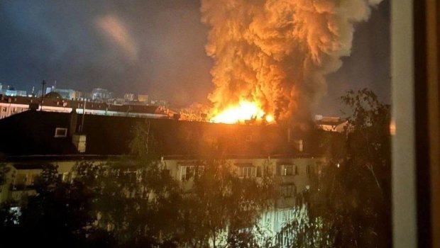 Belgorodda Rusiya bütün gecə Ukrayna dronlarını məhv etməyə çalışıb - VİDEO