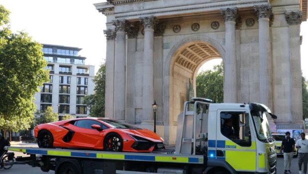 Londonda 8 milyon funt sterlinqdən çox dəyəri olan avtomobillər müsadirə edildi