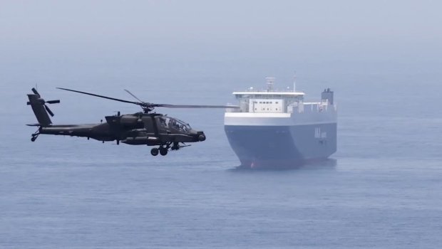 Hörmüz yaxınlığında ABŞ helikopteri Panama gəmisini atəşə tutdu
