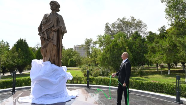 Naxçıvanda memar Əcəmi Naxçıvaninin abidəsi açıldı - FOTO