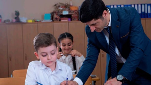 İbtidai siniflərdə kişi müəllimlərin sayı artırılır? &ndash; YENİ MODEL