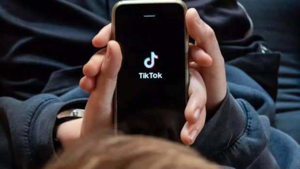 Canlı yayımda söyüş söyən tiktoker SAXLANILDI