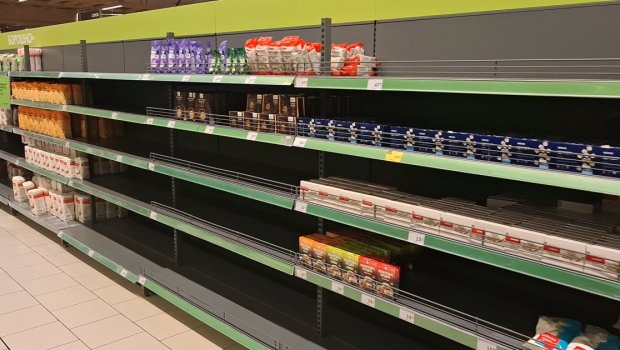 Ukraynada ƏRZAQ QITLIĞI &ndash; Əhali arasında ajiotaj başladı &ndash; FOTO/VİDEO