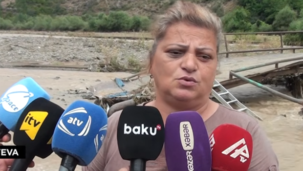 &ldquo;Az qaldı uşağımı sel apara, niyə kömək etmirlər?&rdquo;- VİDEO