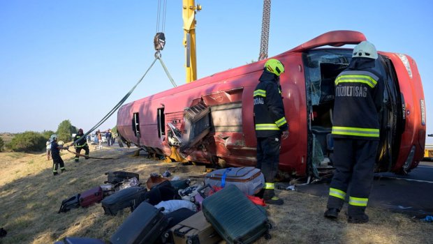 Macarıstanda Polşa avtobusu qəzaya uğradı: 12 ölü, 10 yarlı var - FOTO