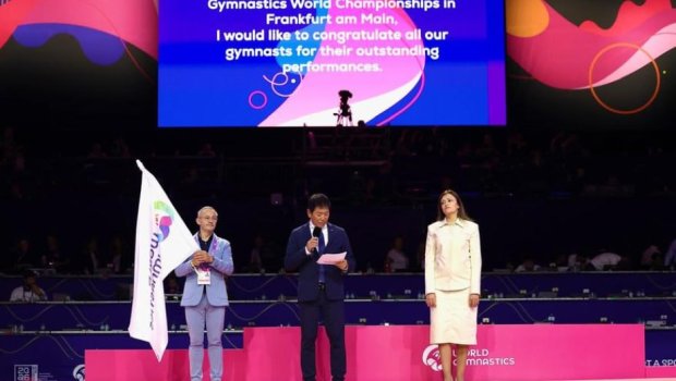 Bədii gimnastika üzrə dünya çempionatının bayrağı Azərbaycana təqdim olundu