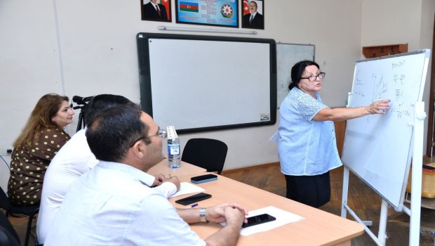 Yeni təmayül tədris modeli məktəblərdə işləmək istəyən müəllimlərin NƏZƏRİNƏ - FOTO