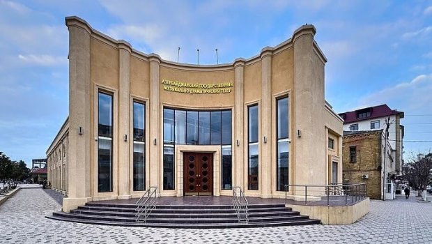 Bu teatra Müslüm Maqomayevin adı veriləcək