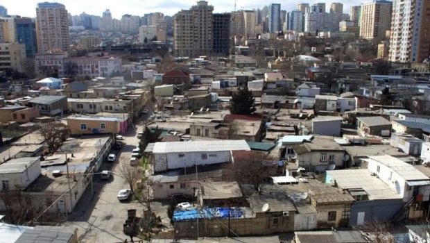 Tikinti şirkəti həqiqətən evləri qəzalı vəziyyətə salıb? - VİDEO
