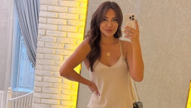 &ldquo;By Ella&rdquo; ləqəbli bloqer həbs edildi