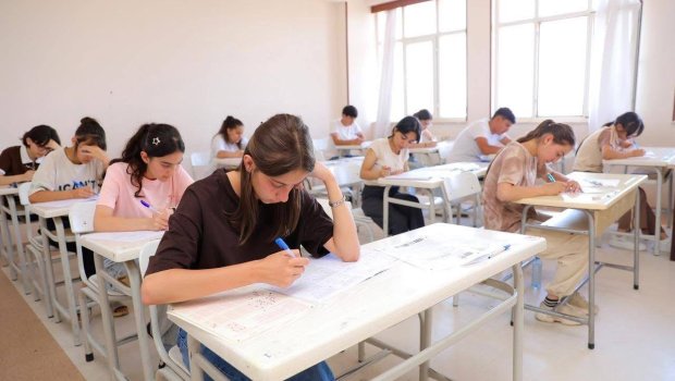 Universitetə qəbulda gərginlik: Plan yerləri niyə azdır? - VİDEO