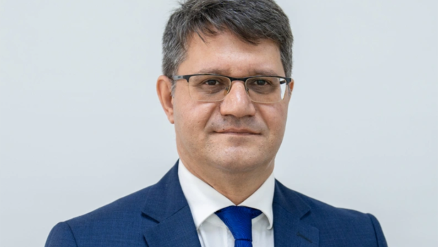 Nazir müşavirini İŞDƏN ÇIXARDI