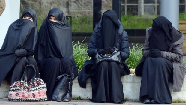 Portuqaliyada niqab qadağan edildi
